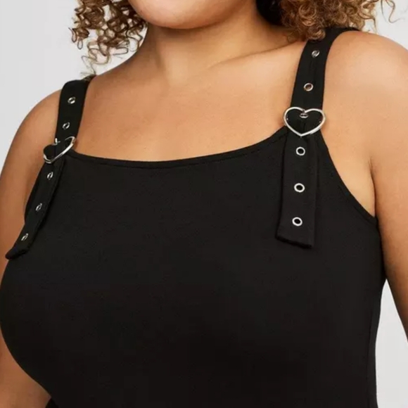 Torrid Plus Size Foxy Scoop Neck Heart Buckle Strap Tank - 2 - Picture 2 of 9
